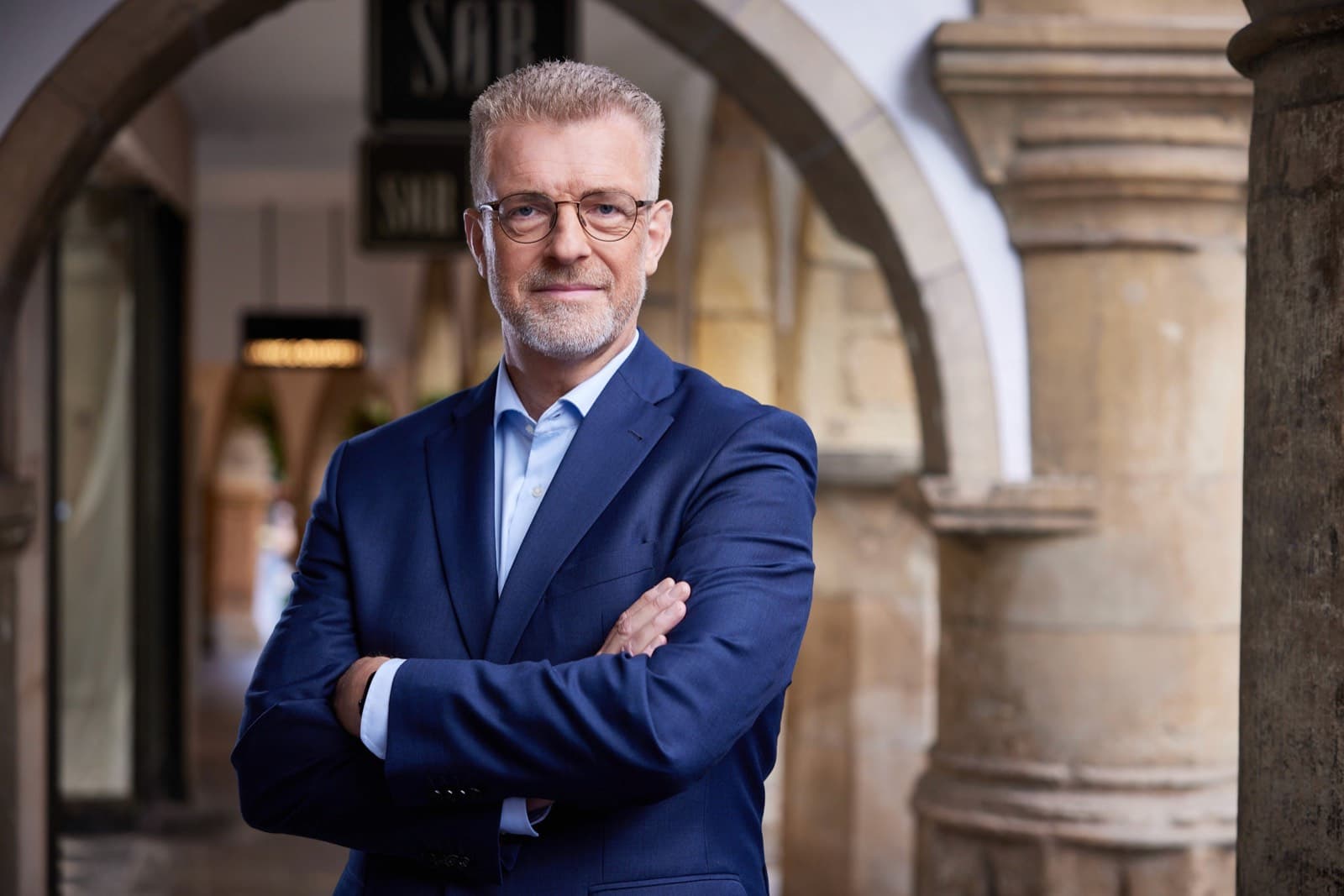 Andreas Koenen unter den Arkaden am Roggenmarkt in Münster
